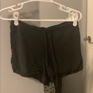 Black Brandy Melville shorts !